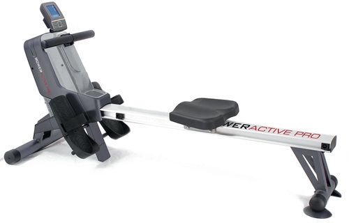 Dette er en TOORX Rower Active Pro Romaskine, romaskinen er grå og metal farvet med et sort sæde og rød og hvid tekst på siden